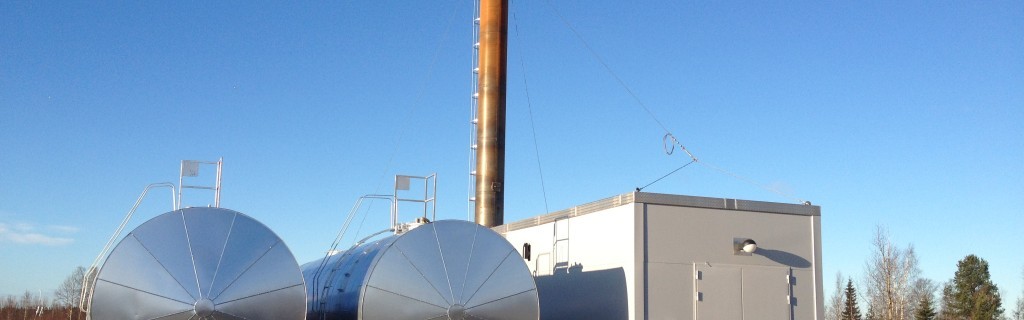 Haparanda Värmeverk. En 10 MW transportabel panncentral med 2 st oljetankar som eldas med bioolja.