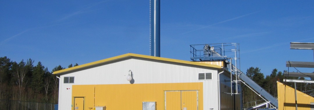 Vimmerby Energi AB, Södra Vi. Komplett leverans av Hollensen fastbränslepanna samt LOOS/SAACKE biooljepanna med brännare. 2 x 2 MW briketter/torrflis + 6 MW bioolja.