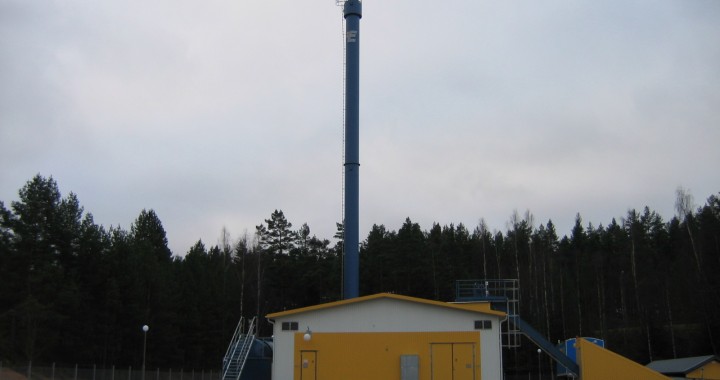 Vimmerby Energi AB, Storebro. Komplett leverans av Hollensen fastbränslepanna samt LOOS/SAACKE biooljepanna med brännare. 2 x 2 MW briketter/torrflis + 6 MW bioolja.